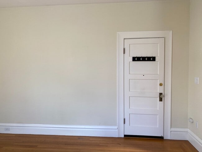 Photo - Bright, Corner Studio! Laundry On-Site! HARDWOOD! High Ceilings! Unit 2299 #2