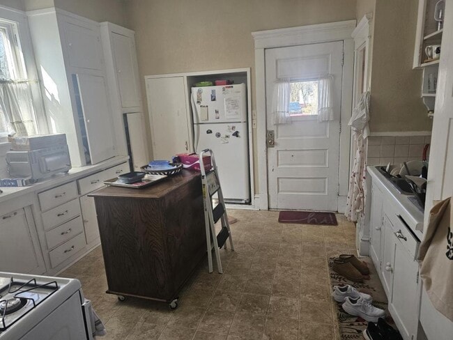 Photo - 723 5th Ave S