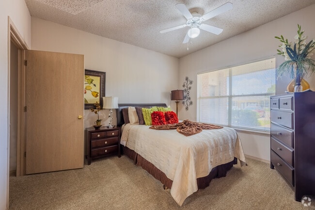 1BR 1BA - 556SF - Bedroom