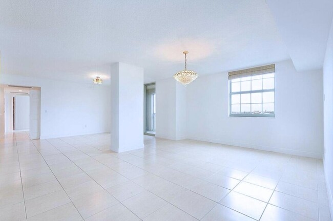 Building Photo - 610 Clematis St Unit 700 Rental
