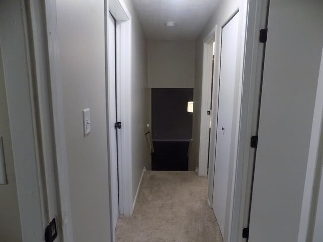 Photo - 3377 Hunt Club Road North