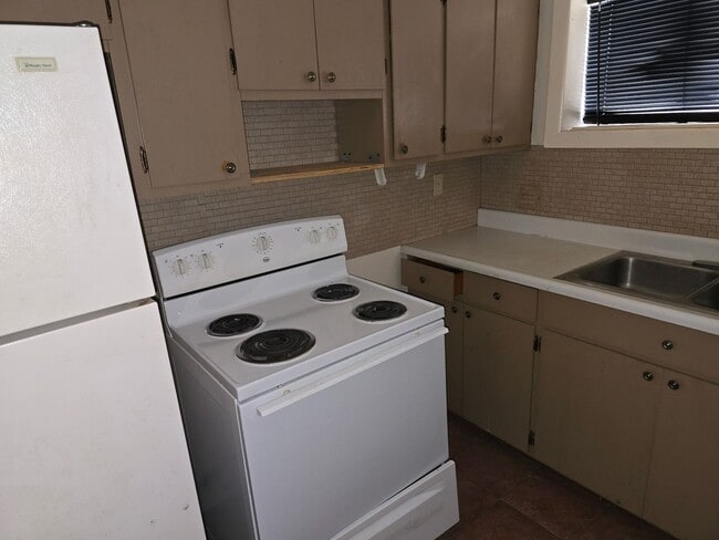 Photo - Oak Ridge 37830 - 1 Bedroom, 1 Bath Apartment - Contact Lisa Vineyard and Shannon Russell (865) 2...