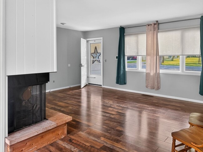 Building Photo - 4 bed 1.5 Bath Heights Home