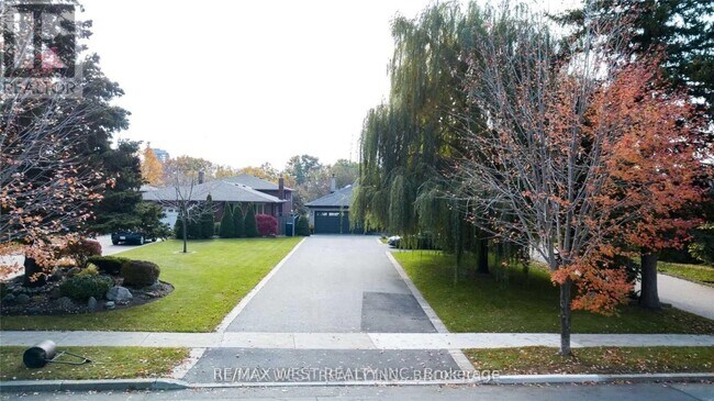 Photo - 393 Maple Leaf Dr