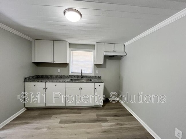 Photo - 871 W 11th St