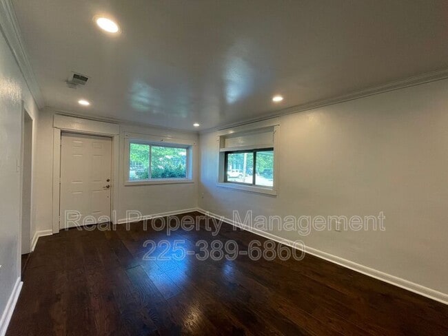 Photo - 9642 Lewis St