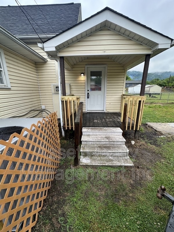 Photo - 500 W Strang St