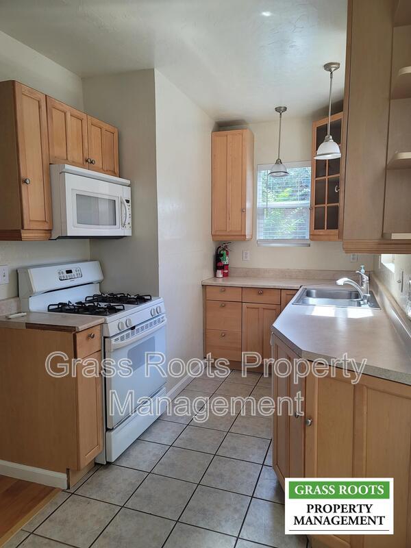 Photo - 307 1/2 N Church St