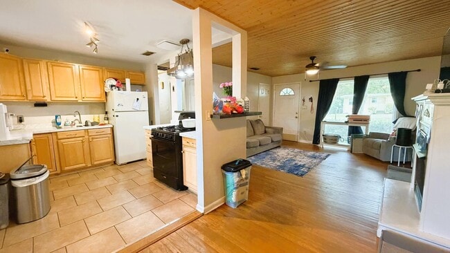 Photo - 1626 Mayhew St