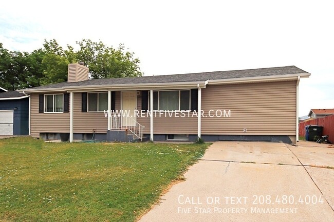 Building Photo - 3710 Cardinal Dr