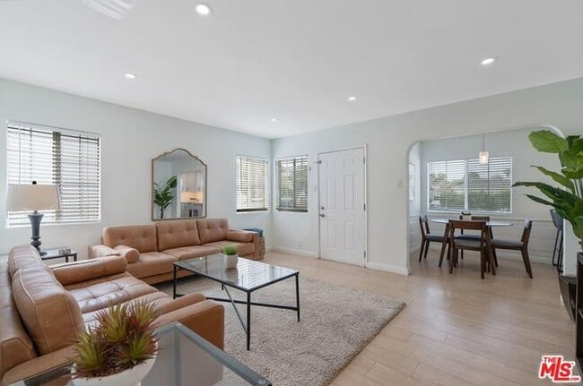 Photo - 15220 Morrison St