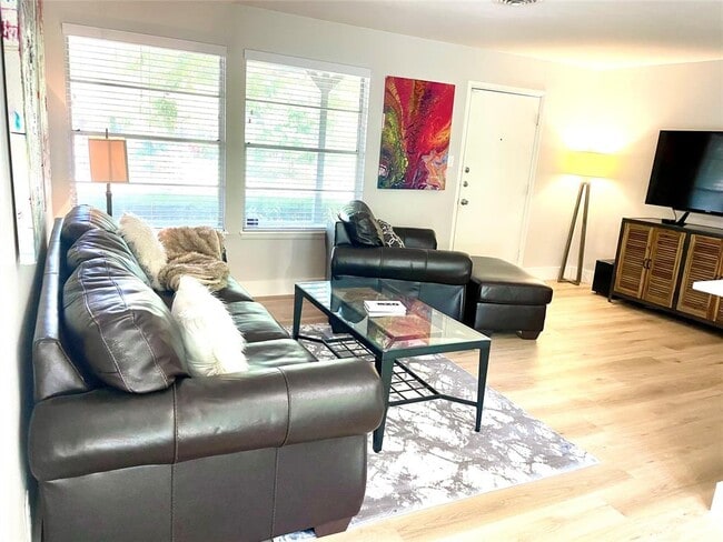 Photo - 6406 Kenilworth Dr