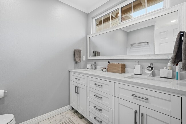 Photo - 19833 Blythe St