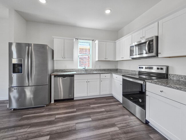 Photo - ***Move-in Special*** Move in by 11/30/202...