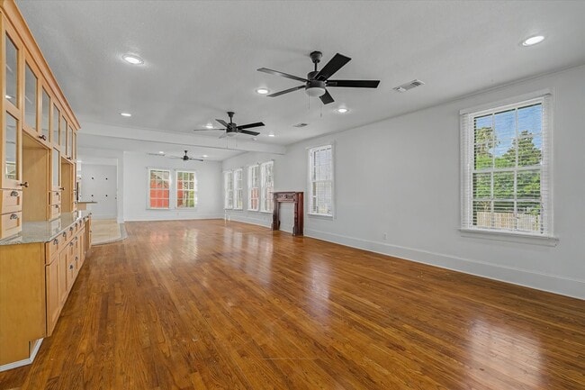 Photo - 1102 Postoffice St