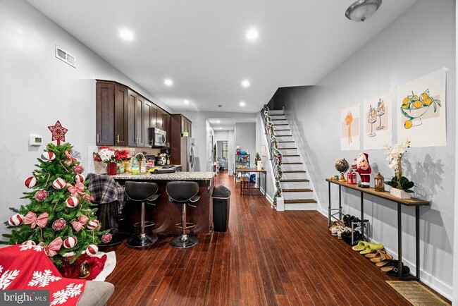 Building Photo - 1723 Monument St