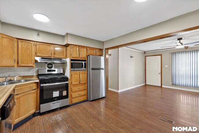 Photo - 1550 Moellering Dr