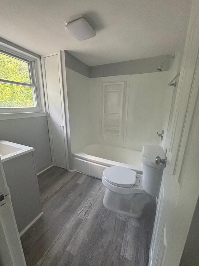 Photo - 14513 Milverton Rd