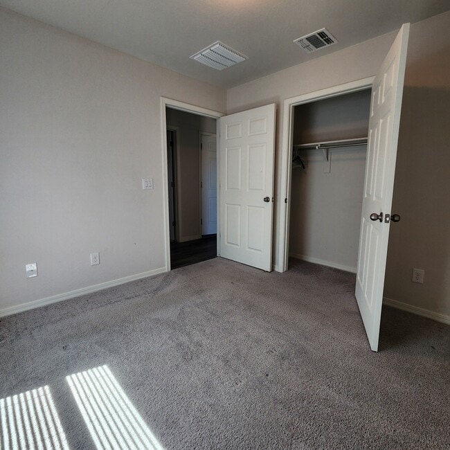 70 W Cottonwood Ln