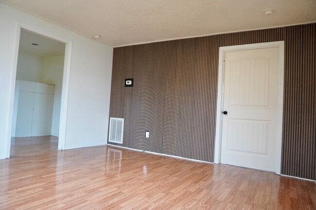 Photo - 405 W Main St