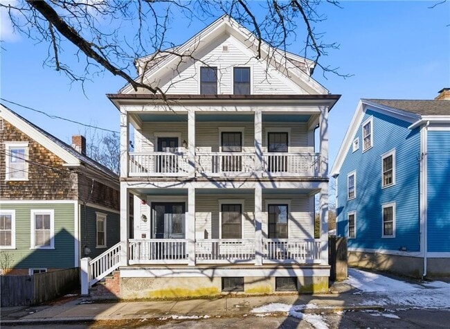 Building Photo - 19 Walnut St Unit 2