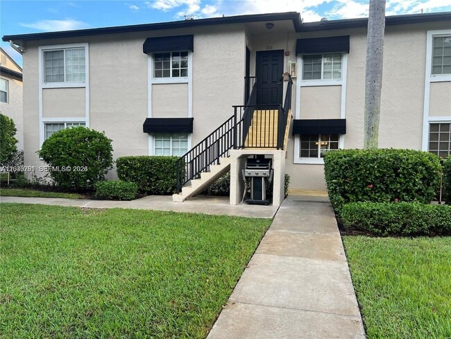 Building Photo - 4000 Crystal Lake Dr Unit 111