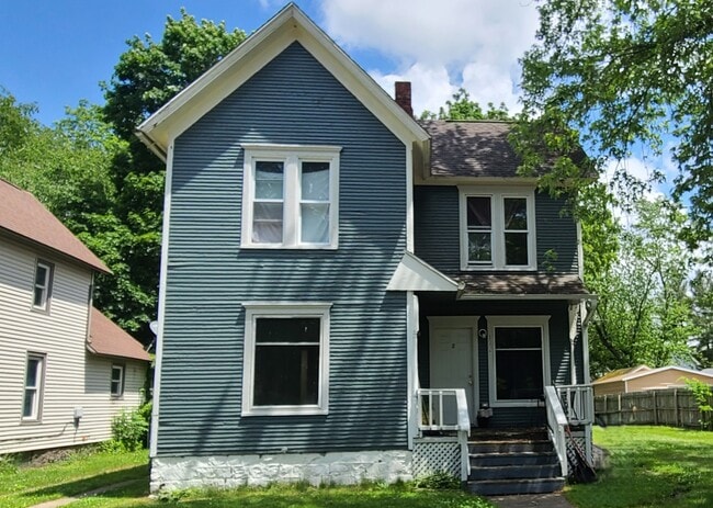 Frente de la casa - 132 Union St N Unidad 1