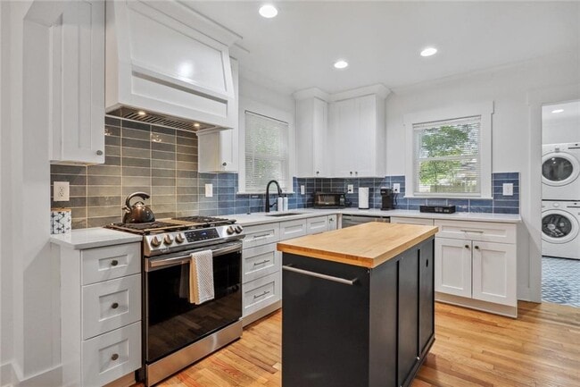 Photo - 761 Palatine Ave SE