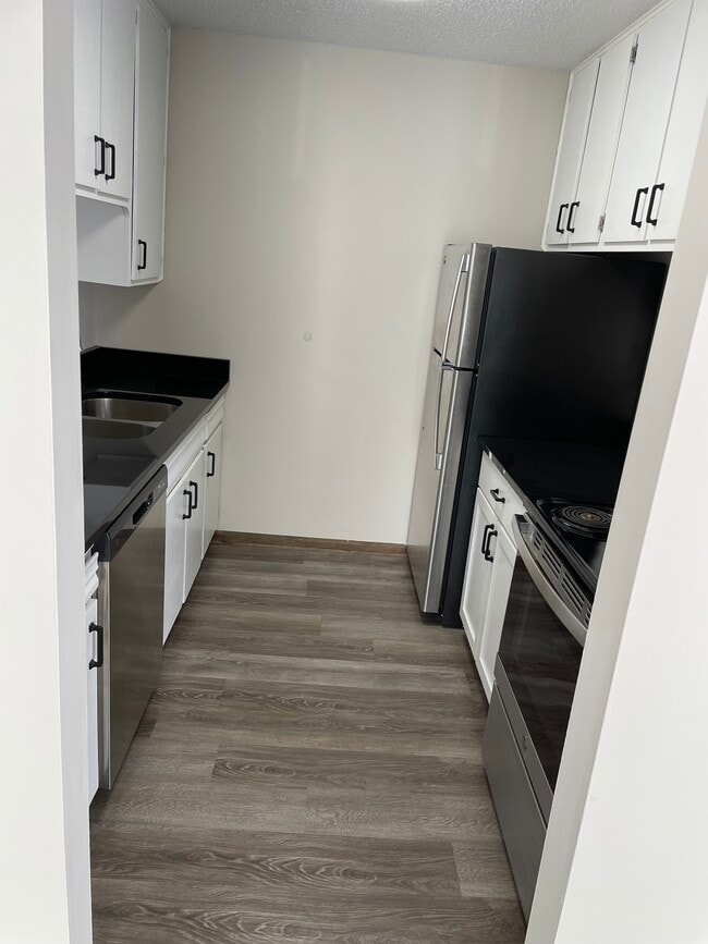 Photo - Falcon View Apartments