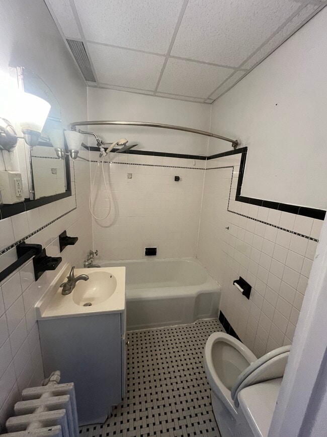Photo - 1709 Tibbits Ave