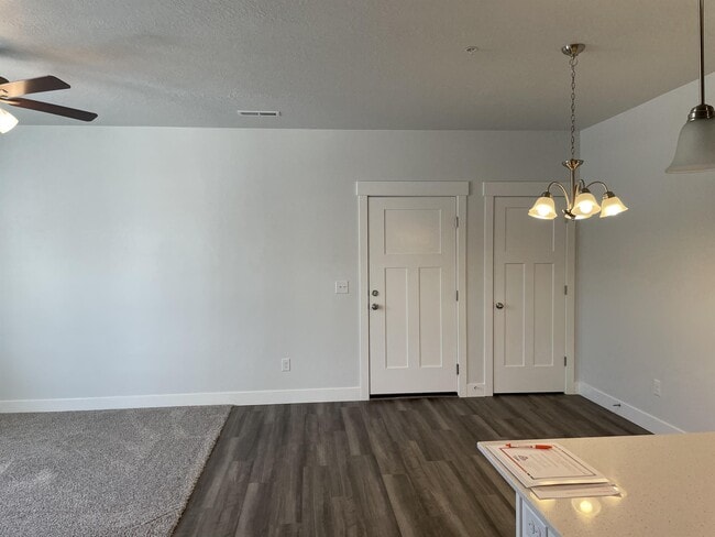 3372 W 1910 N
