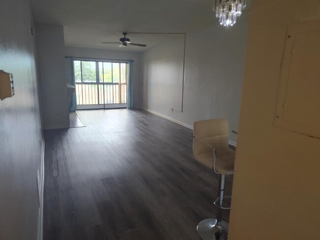 Family room - 2440 Winding Creek Blvd Unit 301