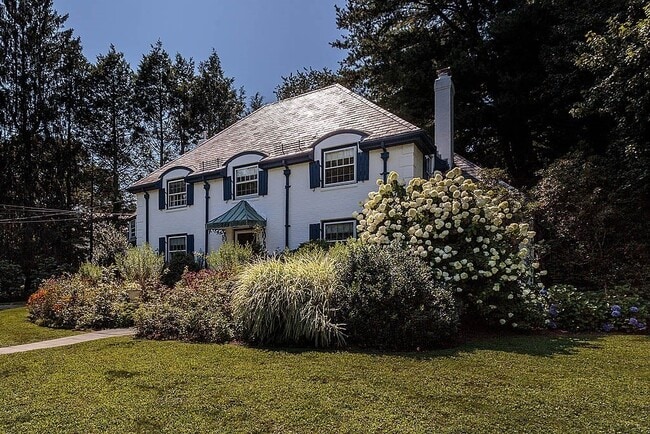 Photo - 244 Clifton St