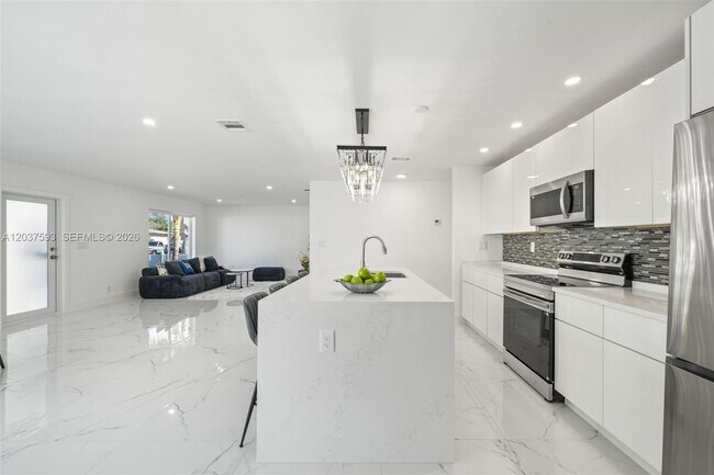 Photo - 253 SW 4th St