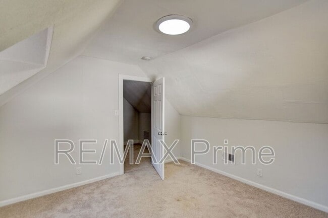 Photo - 11 Roberts Ct W