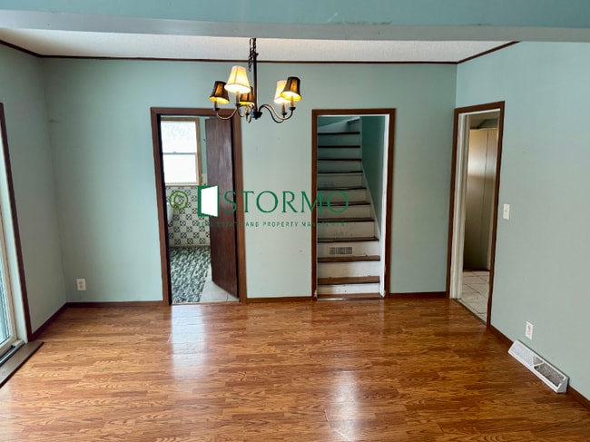 Photo - 626 Oak St NE