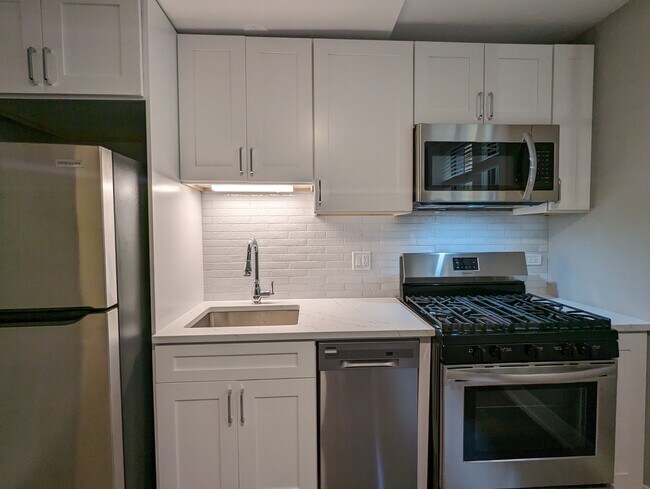 Photo - 3935 N Janssen Ave Unit gdn