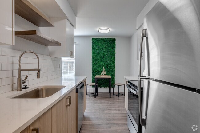 2BR, 1.5BA -1020SF - Kitchen