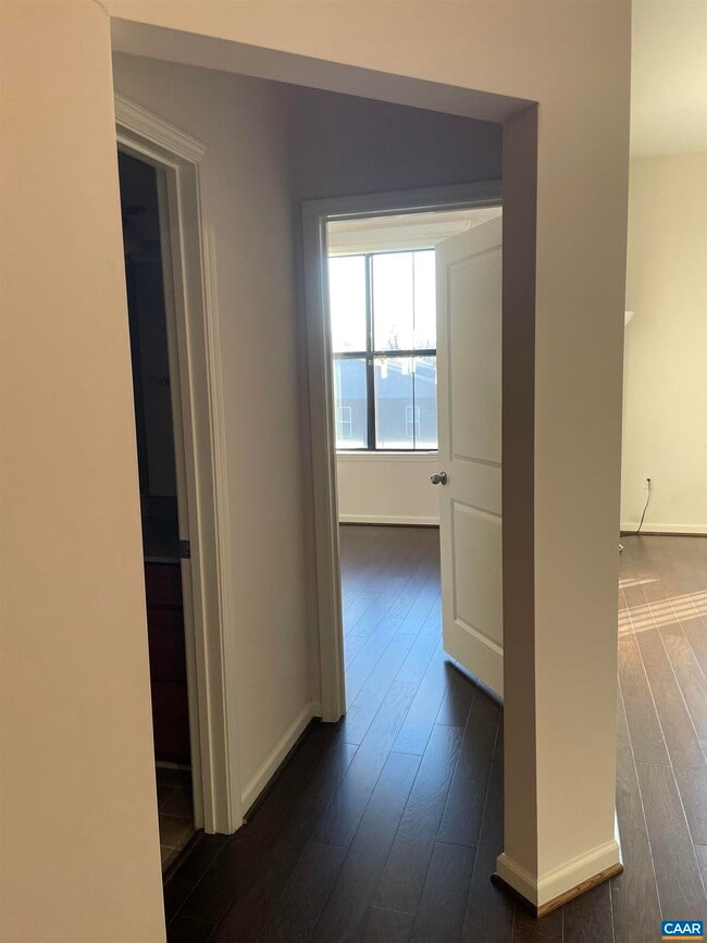 Photo - 735 Walker Square Unit 4a