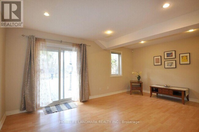 Photo - 44 Romance Dr