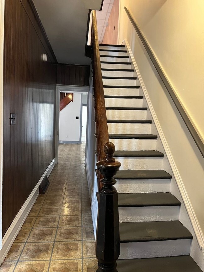 Photo - Large 4 Bedroom, 1 Bathroom in Columbia!