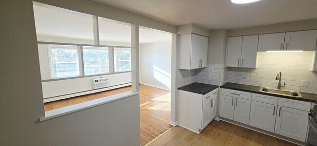 Photo - 11011-11013 S Lloyd Dr