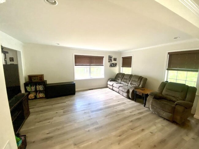 Photo - 202 Greenfield Ave