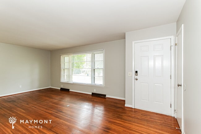 Photo - 712 Arrow Rd