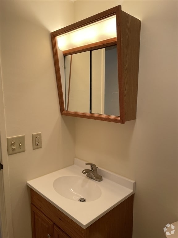 Building Photo - 42 Cambridge Rd Unit 2 Rental