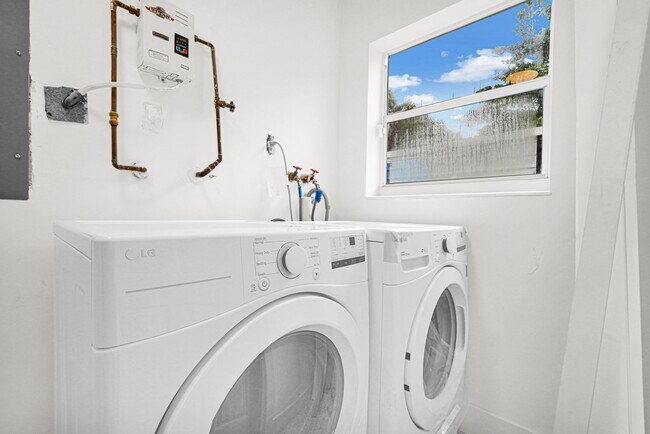 Photo - 341 NW 43rd St