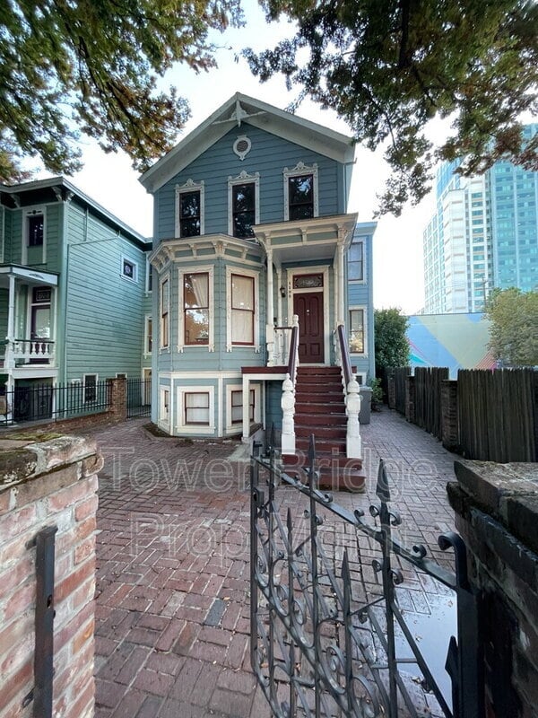 Building Photo - 1106 G St Unit 5