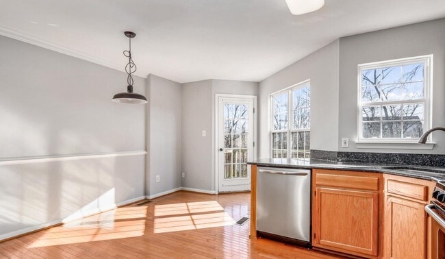 Photo - 45461 Bluemont Junction Sq