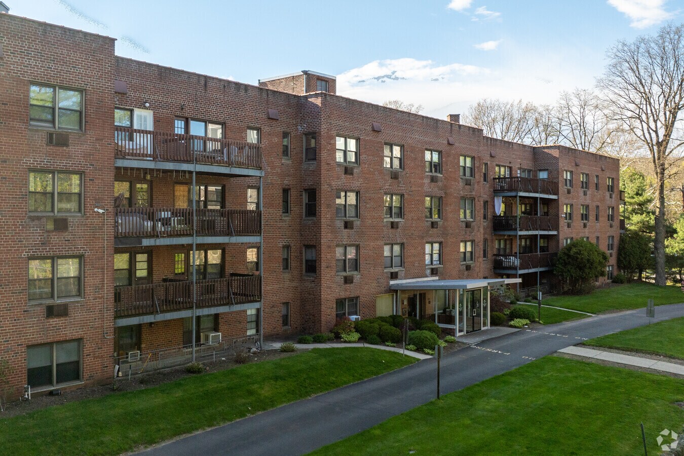 Oakdale Manor - Oakdale Manor Apartments