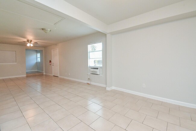 Building Photo - 2118 Thonig Rd